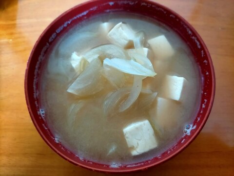 玉ねぎと豆腐の味噌汁